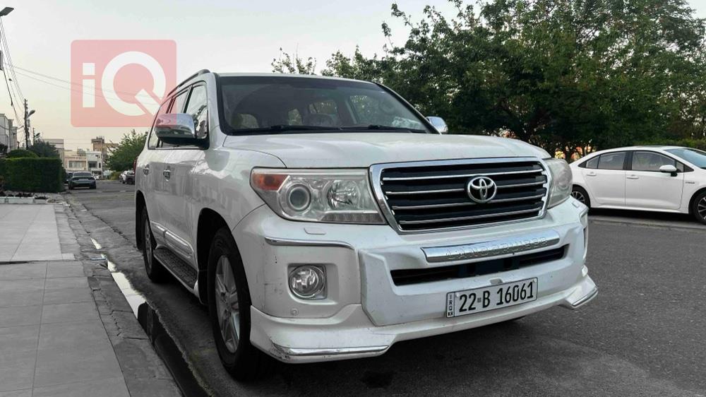 تۆیۆتا لاند کروزەر